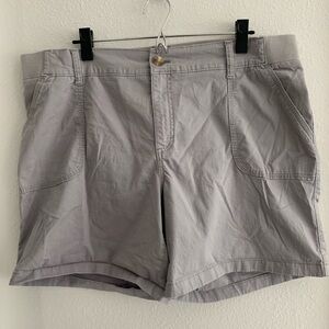 Lee Riders Beige Mid Rise Shorts 18M